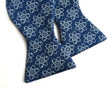 atomic symbol bow tie