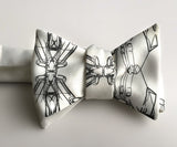 Cargyle bow tie: Black pearl print on ivory.