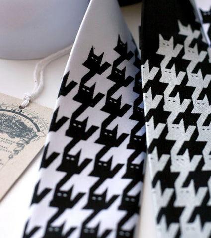 Catstooth Necktie, Houndstooth style print