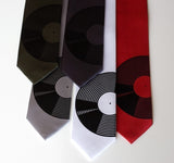 Black on olive, silver, charcoal, white, red narrow.